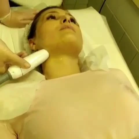 2021 Máquina de belleza de venta caliente Ultrasonido enfocado Estiramiento facial Cuerpo Máquina delgada 4D Hifu